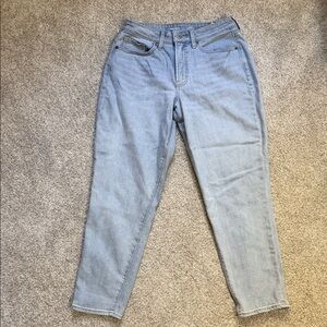 Old Navy Light Blue Straight Leg Jeans (Curvy OG Straight) *SIZE 8*